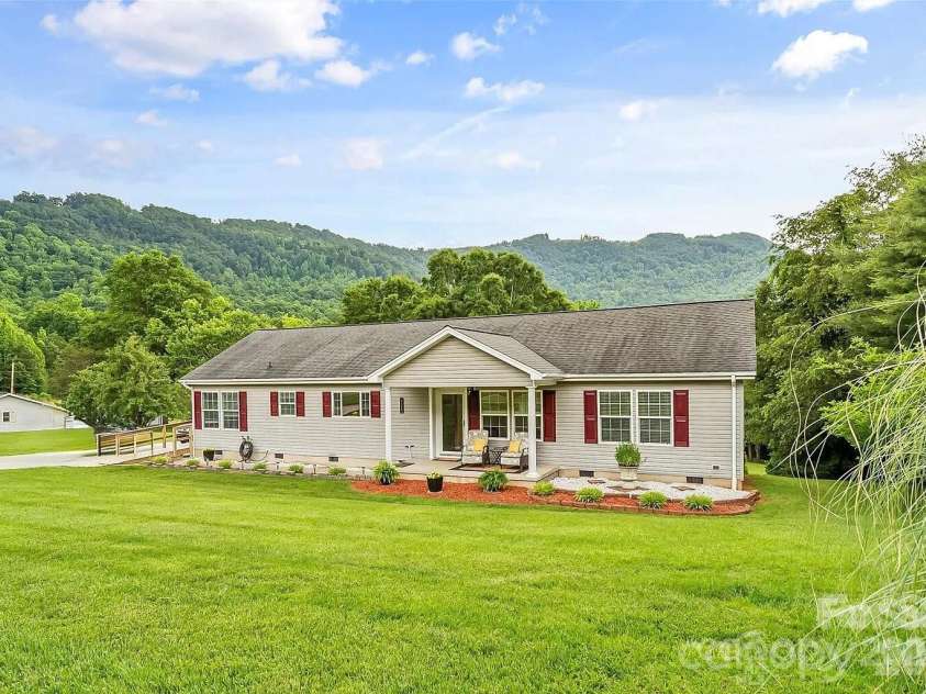 1162 Mountain Breeze Drive, Morganton, NC 28655.  MLS# CAR4399993, YatesRealty ID 34754. 