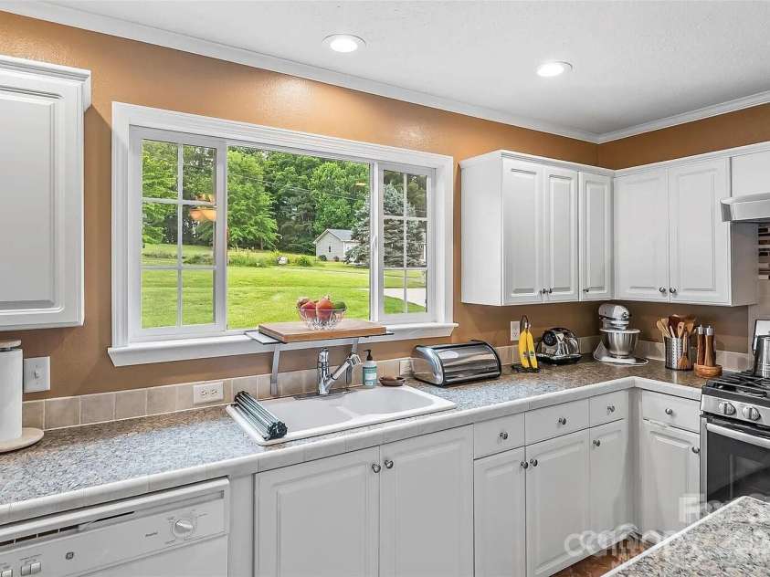 1162 Mountain Breeze Drive, Morganton, NC 28655.  MLS# CAR4399993, YatesRealty ID 34754. 