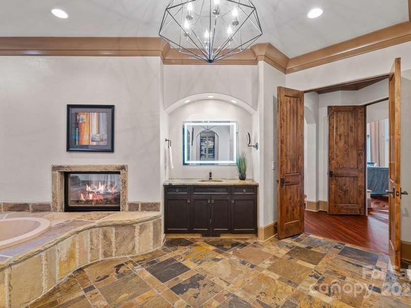 6821 Pebble Bay Drive, Denver, NC 28037.  MLS# CAR4292691, YatesRealty ID 34754. Primary Bath - Dual vanities