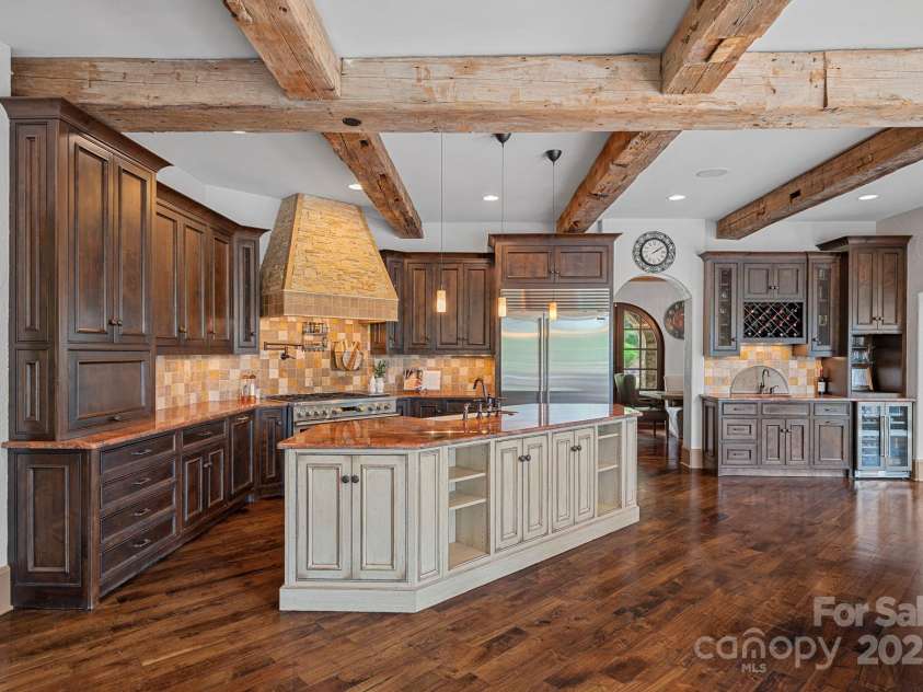 6821 Pebble Bay Drive, Denver, NC 28037.  MLS# CAR4292691, YatesRealty ID 34754. Professional grade appliances