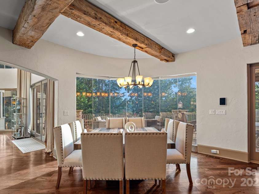 6821 Pebble Bay Drive, Denver, NC 28037.  MLS# CAR4292691, YatesRealty ID 34754. Spacious eat-in area overlooking the lake