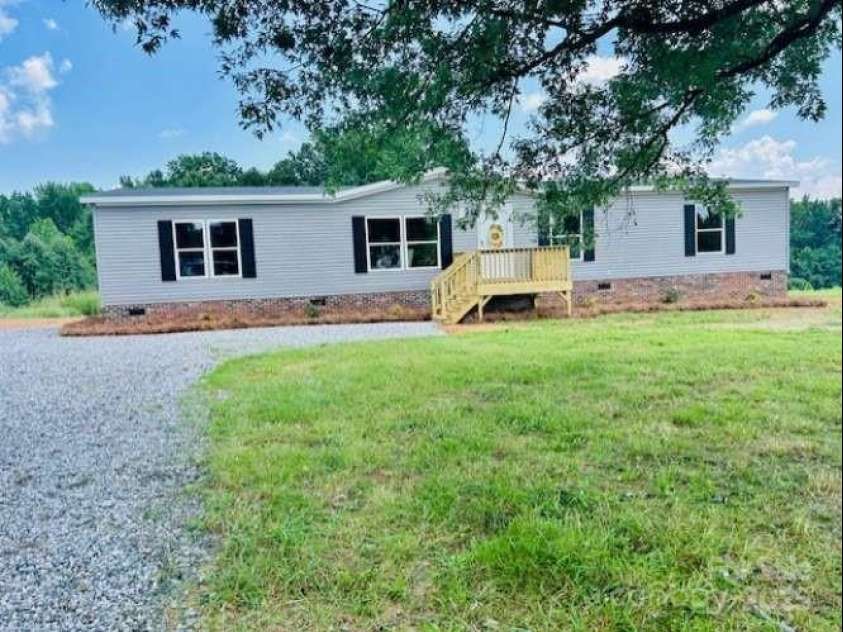 6015 Bridges Street, Catawba, NC 28609.  MLS# CAR4292934, YatesRealty ID 34755. 