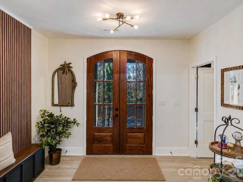 16 Tanglewood Road, Lake Wylie, SC 29710.  MLS# CAR4396441, YatesRealty ID 34757. Spacious & stunning entryway.