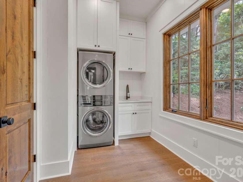 253 Old Boone Road, Blowing Rock, NC 28605.  MLS# CAR4397226, YatesRealty ID 34758. Main Floor Laundry