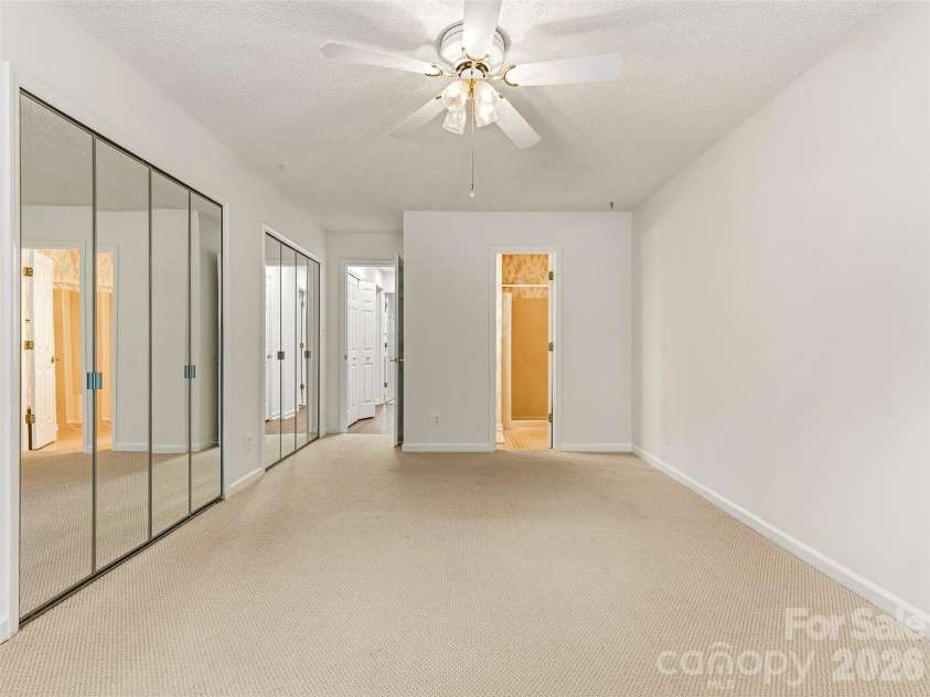 106 Abbey Circle, Asheville, NC 28805.  MLS# CAR4399040, YatesRealty ID 34759. 