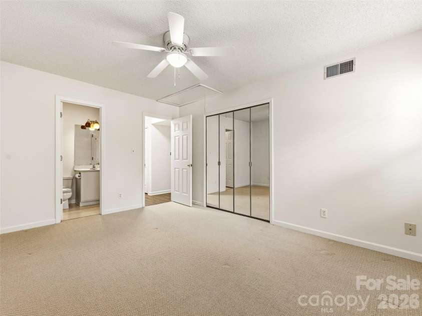 106 Abbey Circle, Asheville, NC 28805.  MLS# CAR4399040, YatesRealty ID 34759. 