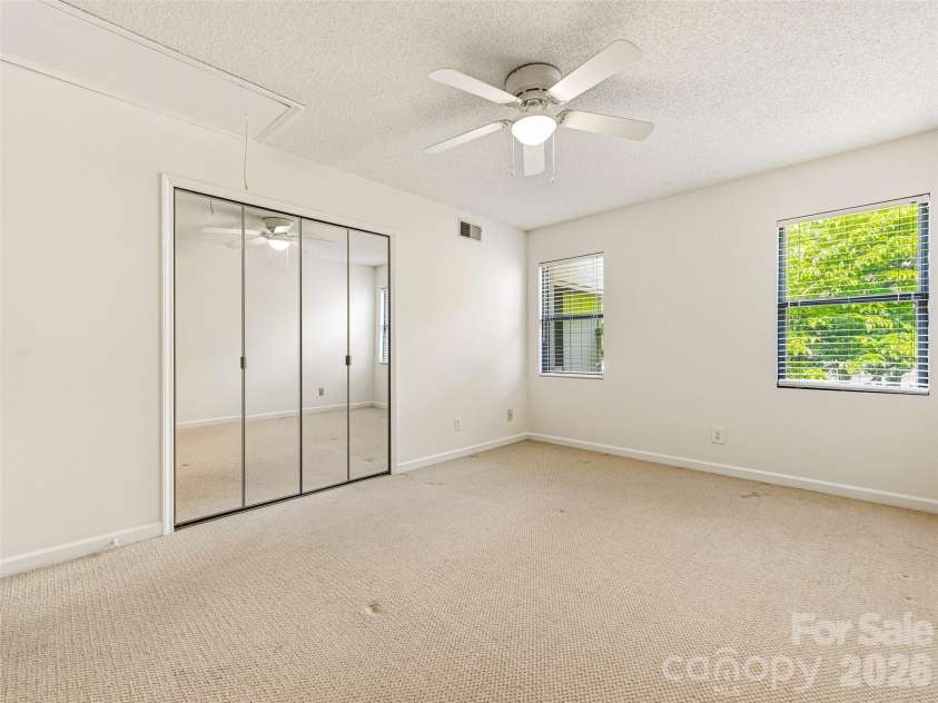 106 Abbey Circle, Asheville, NC 28805.  MLS# CAR4399040, YatesRealty ID 34759. 