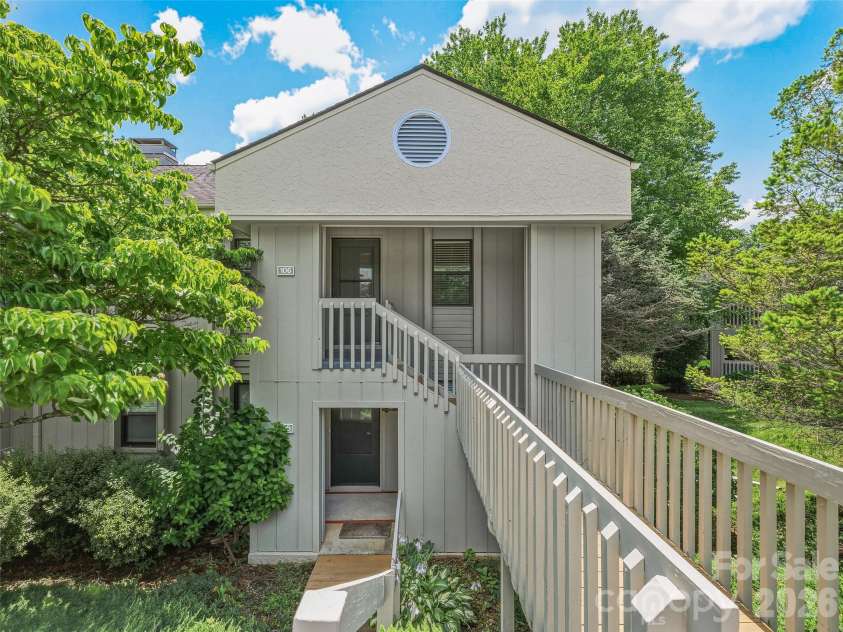 106 Abbey Circle, Asheville, NC 28805.  MLS# CAR4399040, YatesRealty ID 34759. 