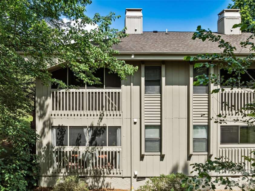 106 Abbey Circle, Asheville, NC 28805.  MLS# CAR4399040, YatesRealty ID 34759. 