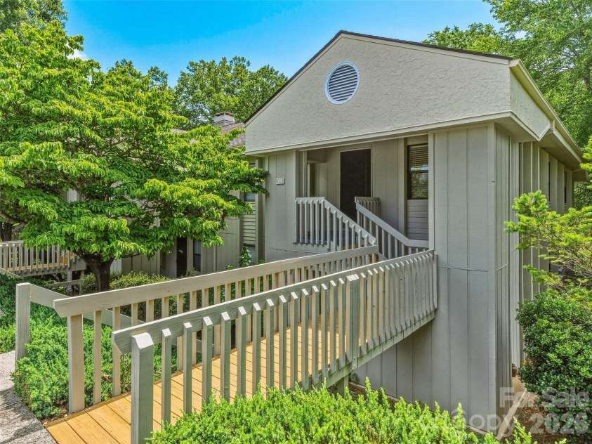 106 Abbey Circle, Asheville, NC 28805.  MLS# CAR4399040, YatesRealty ID 34759. Easy entry