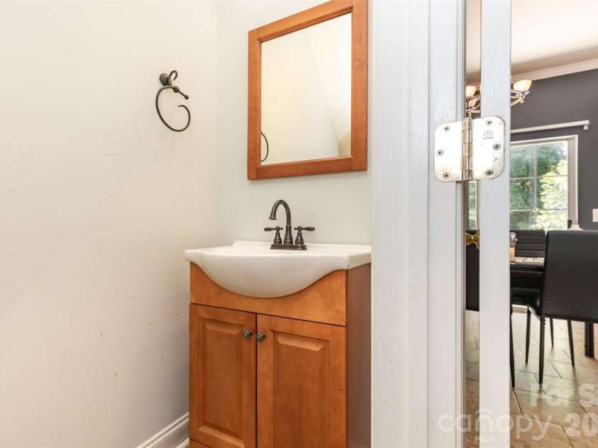 2108 Sardony Lane, Charlotte, NC 28213.  MLS# CAR4351032, YatesRealty ID 3476. 