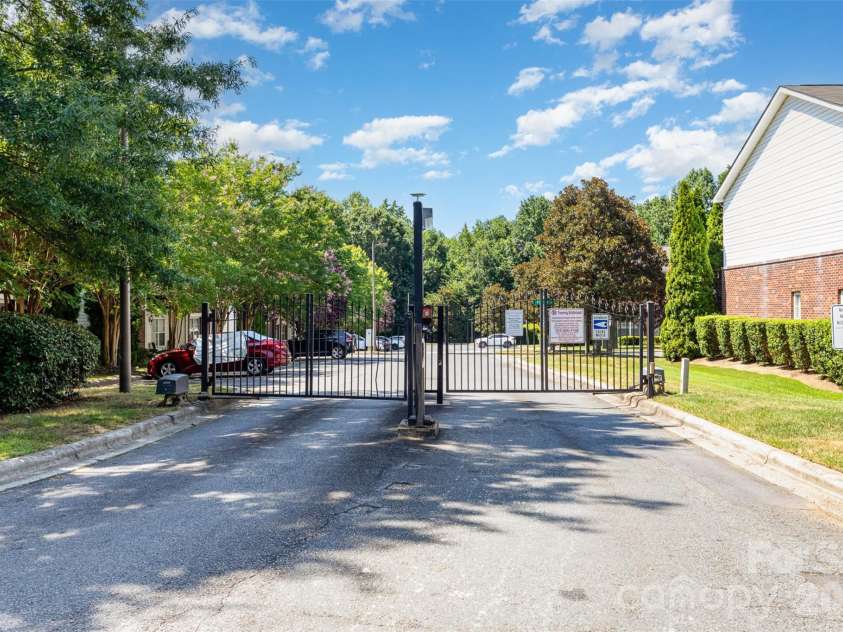 2108 Sardony Lane, Charlotte, NC 28213.  MLS# CAR4351032, YatesRealty ID 3476. 