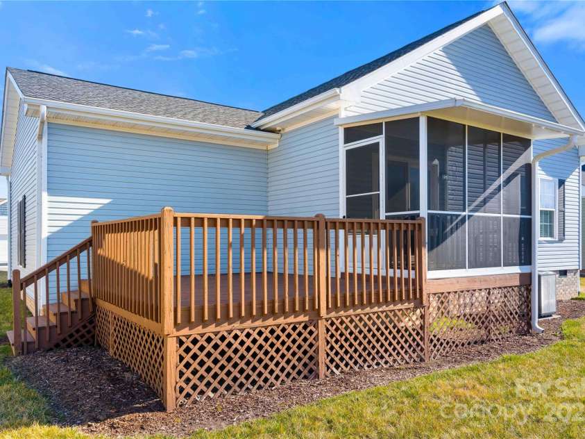 357 Beechnut Drive, Hendersonville, NC 28739.  MLS# CAR4231415, YatesRealty ID 3476. 