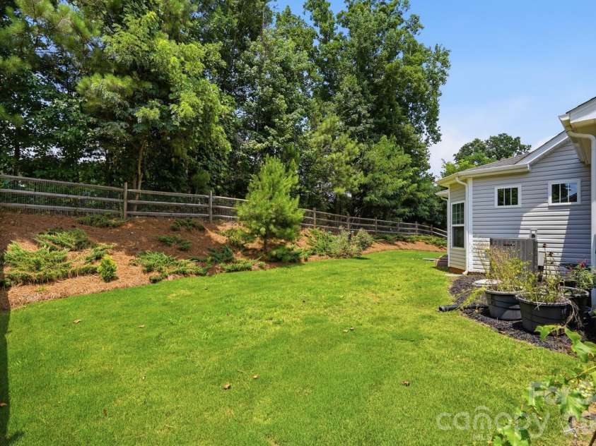 511 Rosemore Place, Rock Hill, SC 29732.  MLS# CAR4397357, YatesRealty ID 34760. Beautifully landscaped fenced backyard