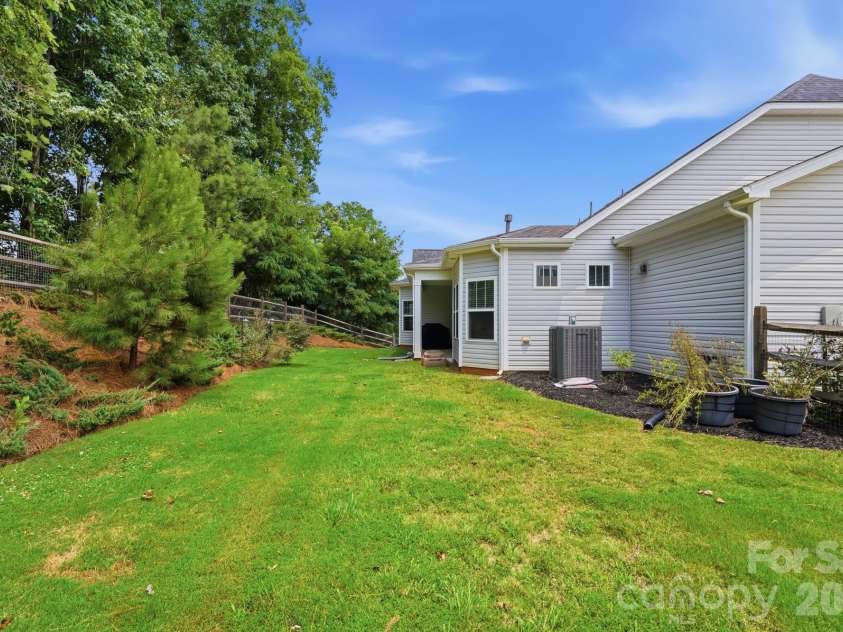 511 Rosemore Place, Rock Hill, SC 29732.  MLS# CAR4397357, YatesRealty ID 34760. Beautifully landscaped fenced backyard