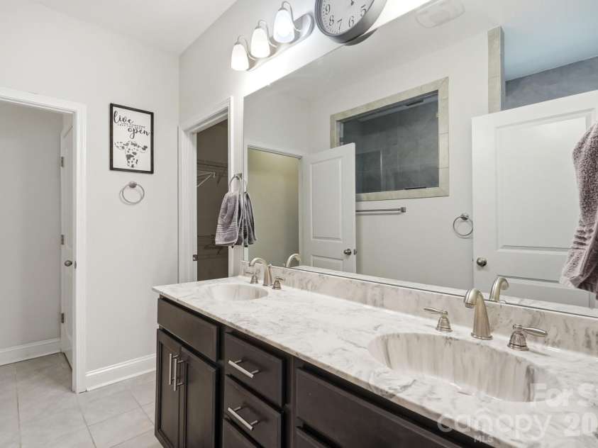 511 Rosemore Place, Rock Hill, SC 29732.  MLS# CAR4397357, YatesRealty ID 34760. Ensuite w/double vanity