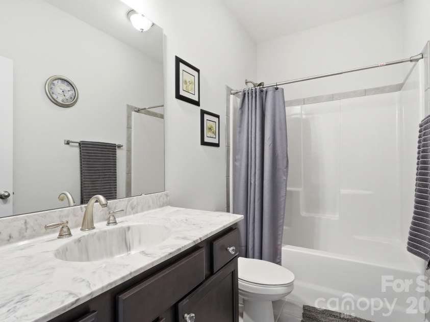 511 Rosemore Place, Rock Hill, SC 29732.  MLS# CAR4397357, YatesRealty ID 34760. Full bath #2 on main