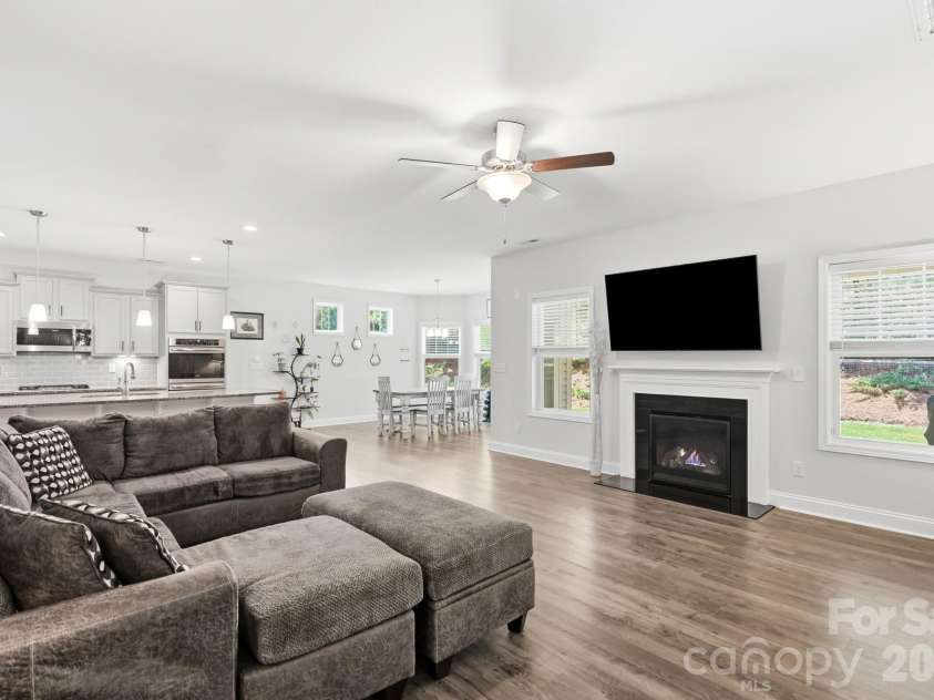 511 Rosemore Place, Rock Hill, SC 29732.  MLS# CAR4397357, YatesRealty ID 34760. Great Rm w/FP