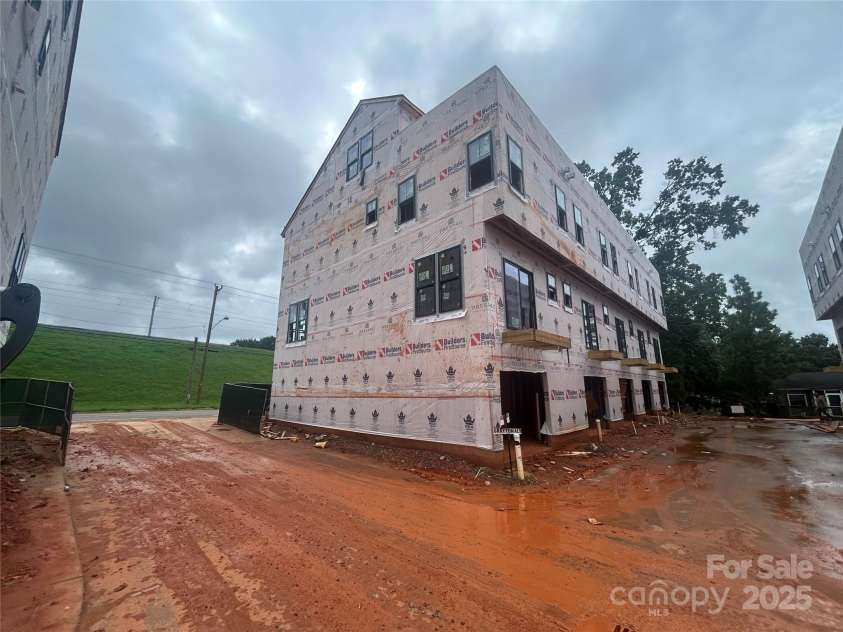 6028 Old Pineville Road, Charlotte, NC 28217.  MLS# CAR4296804, YatesRealty ID 34760. 
