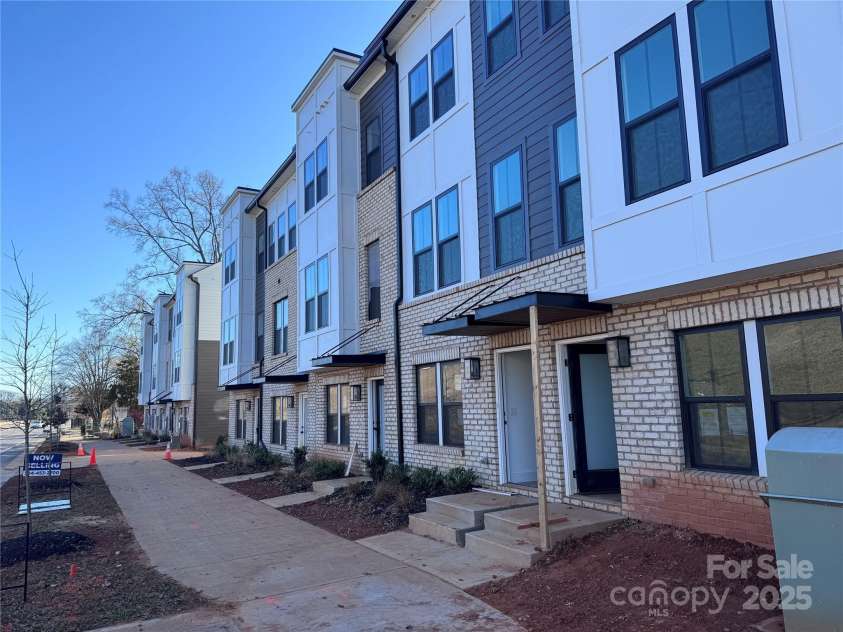 6028 Old Pineville Road, Charlotte, NC 28217.  MLS# CAR4317923, YatesRealty ID 34760. 