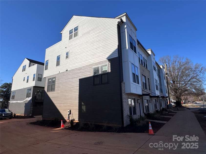 6028 Old Pineville Road, Charlotte, NC 28217.  MLS# CAR4317923, YatesRealty ID 34760. 