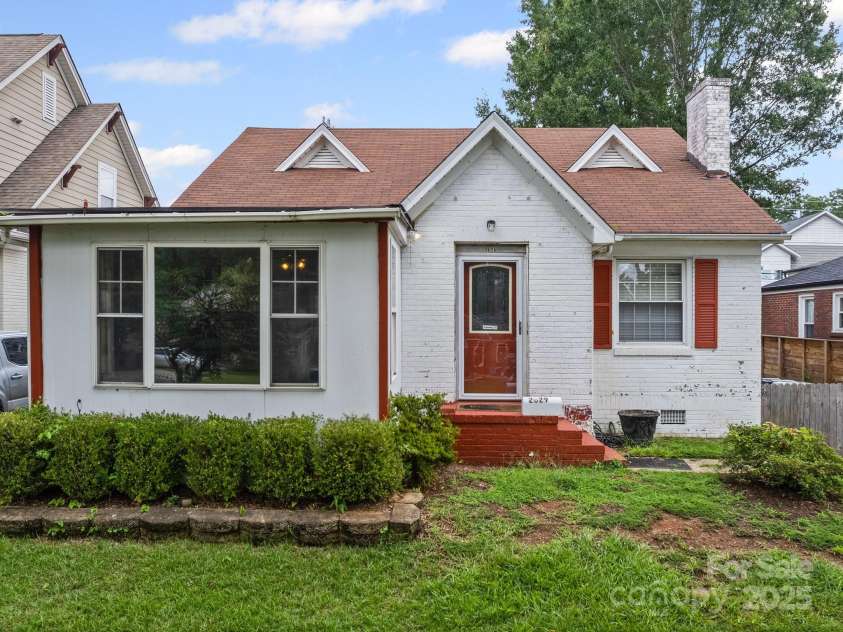 2629 Commonwealth Avenue, Charlotte, NC 28205.  MLS# CAR4295846, YatesRealty ID 34761. 