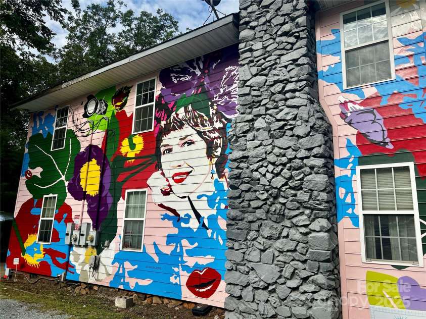 2629 Commonwealth Avenue, Charlotte, NC 28205.  MLS# CAR4295846, YatesRealty ID 34761. 