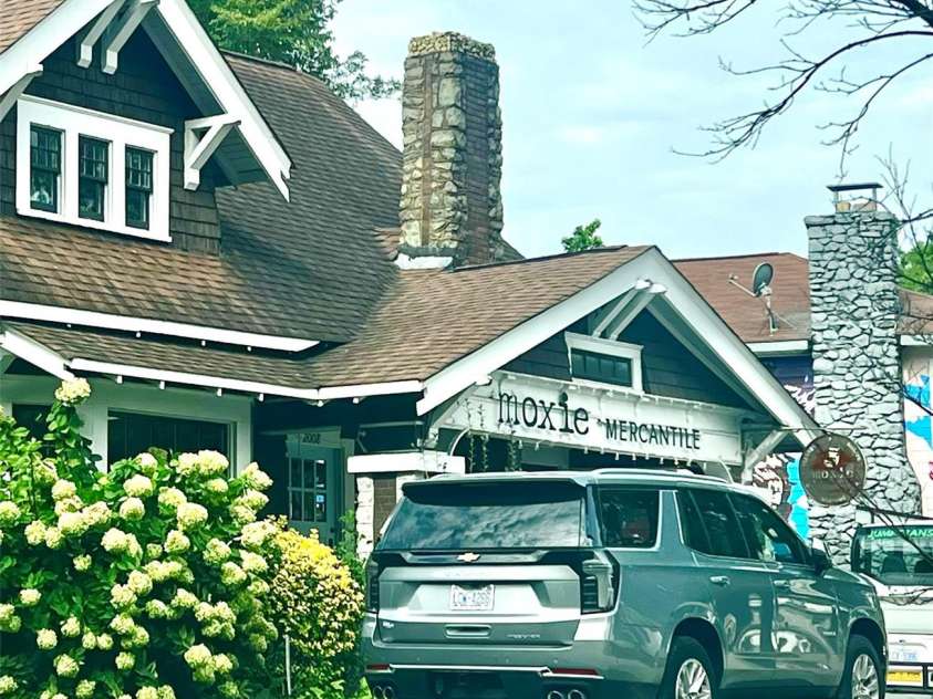 2629 Commonwealth Avenue, Charlotte, NC 28205.  MLS# CAR4295846, YatesRealty ID 34761. 