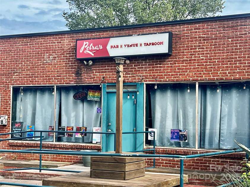 2629 Commonwealth Avenue, Charlotte, NC 28205.  MLS# CAR4295846, YatesRealty ID 34761. 