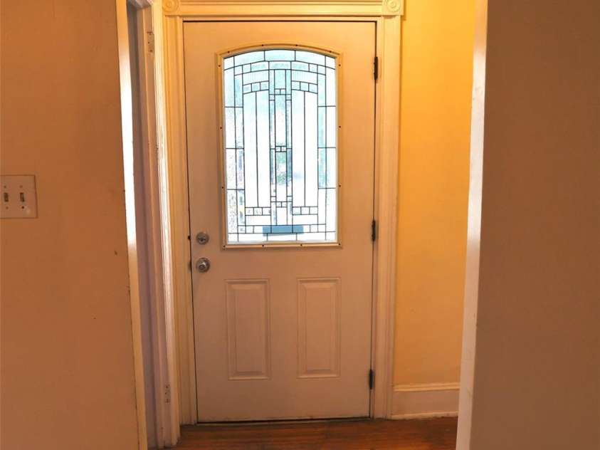 2629 Commonwealth Avenue, Charlotte, NC 28205.  MLS# CAR4295846, YatesRealty ID 34761. Foyer