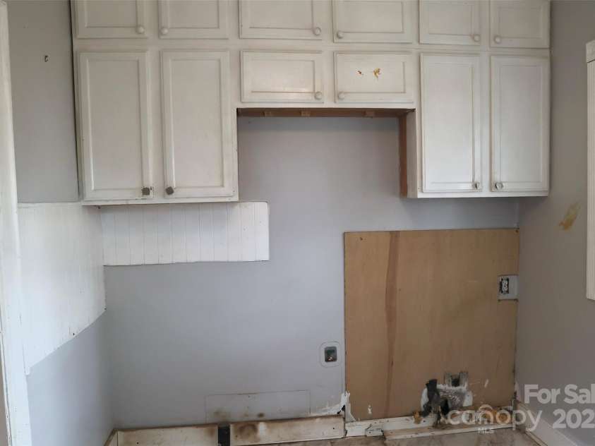2629 Commonwealth Avenue, Charlotte, NC 28205.  MLS# CAR4295846, YatesRealty ID 34761. Laundry Space in Kitchen