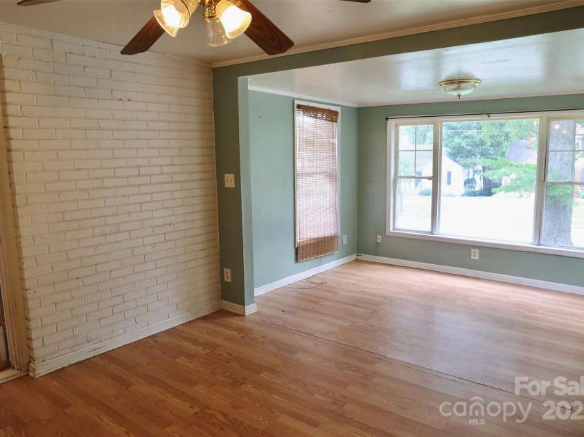 2629 Commonwealth Avenue, Charlotte, NC 28205.  MLS# CAR4295846, YatesRealty ID 34761. Sunroom