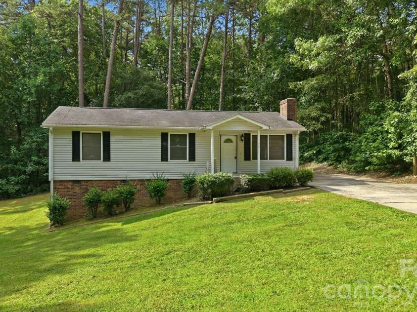 667 Niblick Drive, Gastonia, NC 28054.  MLS# CAR4398942, YatesRealty ID 34761. 