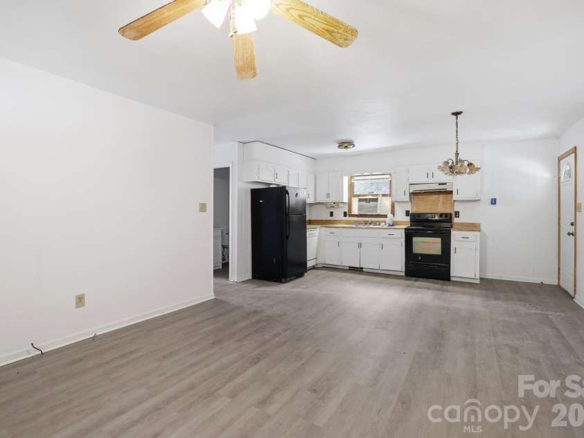 667 Niblick Drive, Gastonia, NC 28054.  MLS# CAR4398942, YatesRealty ID 34761. 
