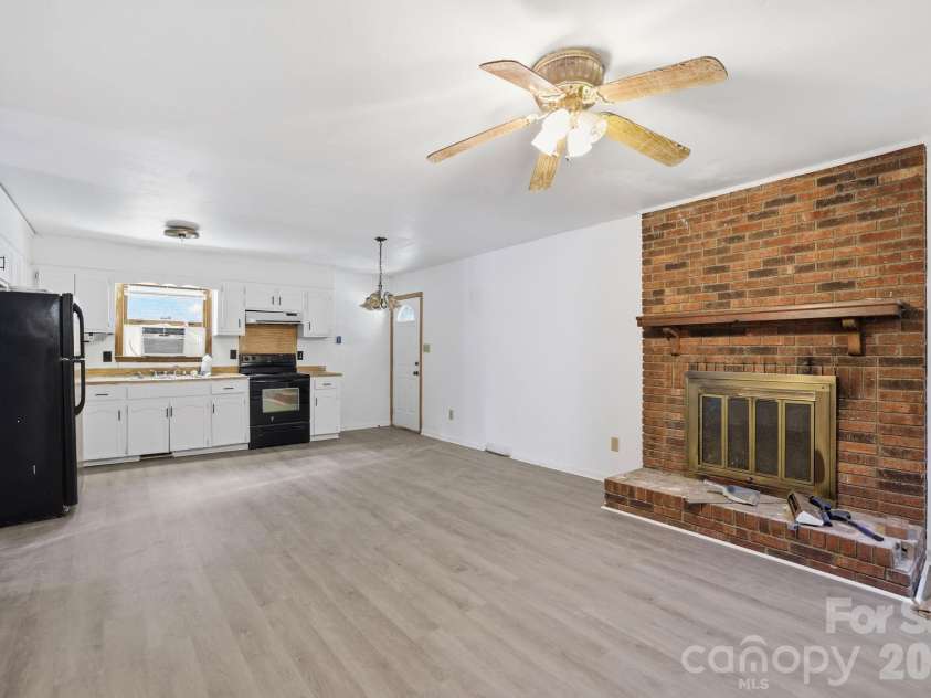 667 Niblick Drive, Gastonia, NC 28054.  MLS# CAR4398942, YatesRealty ID 34761. 