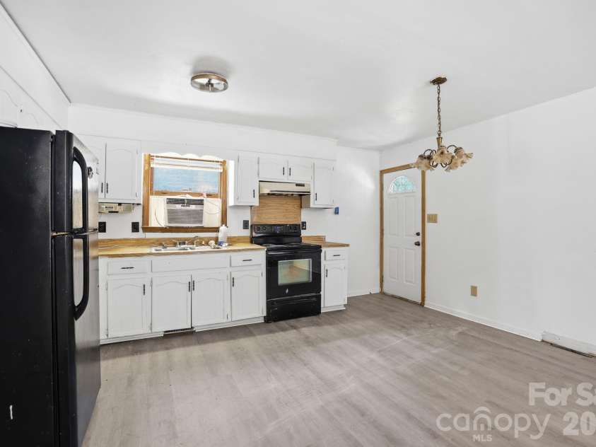 667 Niblick Drive, Gastonia, NC 28054.  MLS# CAR4398942, YatesRealty ID 34761. 