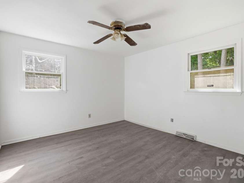 667 Niblick Drive, Gastonia, NC 28054.  MLS# CAR4398942, YatesRealty ID 34761. 