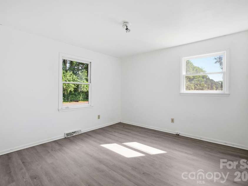 667 Niblick Drive, Gastonia, NC 28054.  MLS# CAR4398942, YatesRealty ID 34761. 