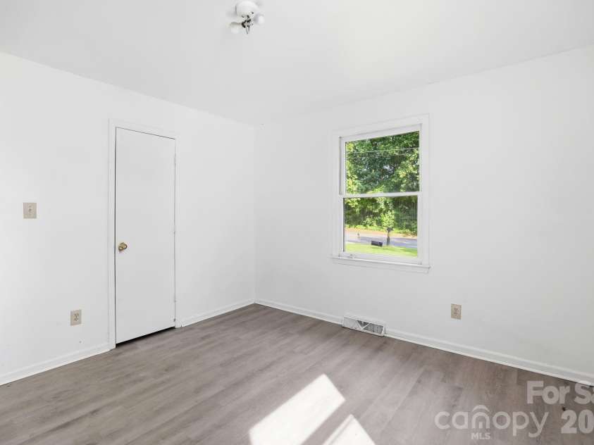 667 Niblick Drive, Gastonia, NC 28054.  MLS# CAR4398942, YatesRealty ID 34761. 