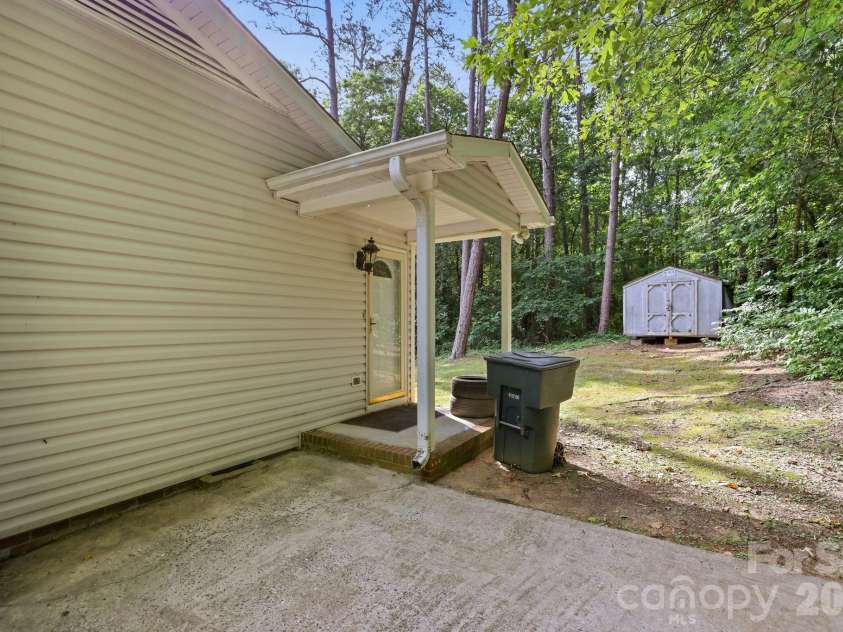 667 Niblick Drive, Gastonia, NC 28054.  MLS# CAR4398942, YatesRealty ID 34761. 