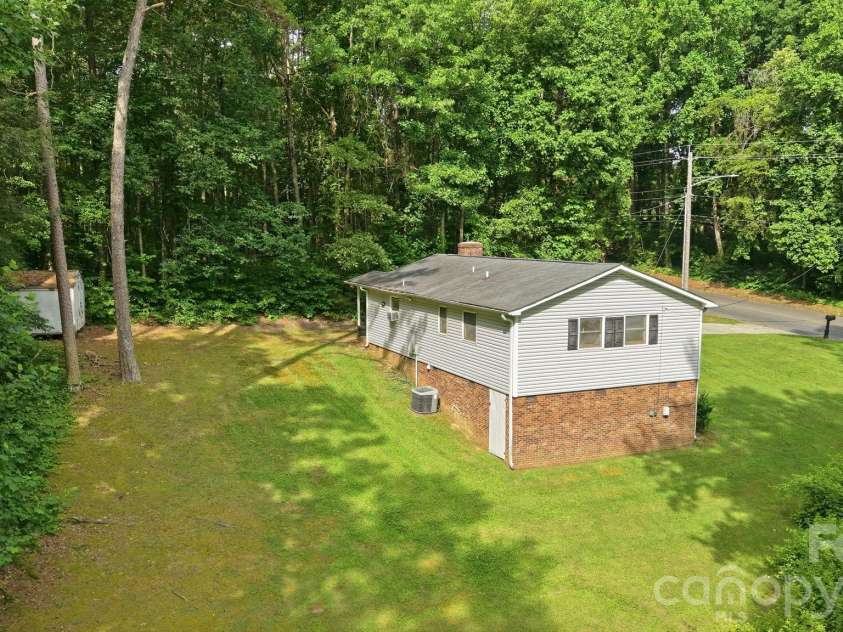 667 Niblick Drive, Gastonia, NC 28054.  MLS# CAR4398942, YatesRealty ID 34761. 