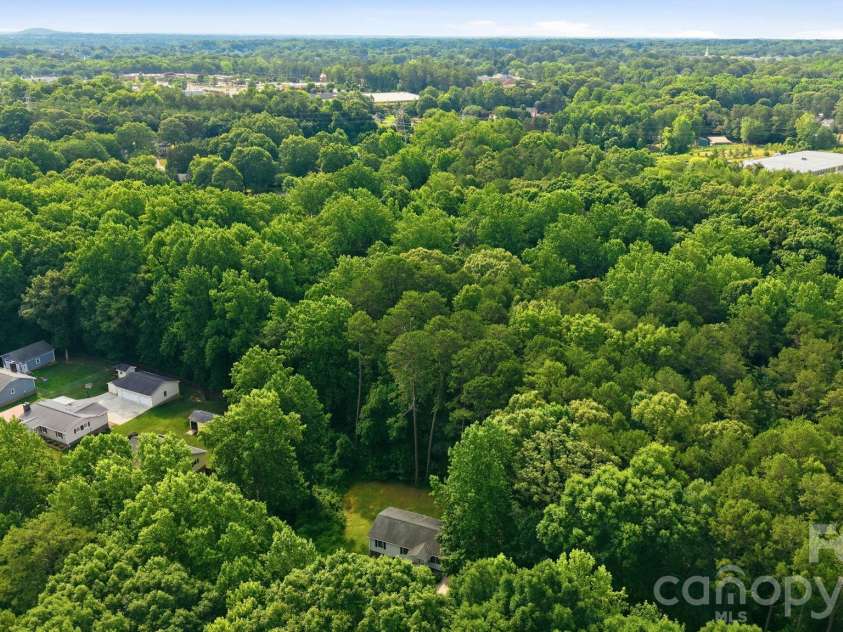 667 Niblick Drive, Gastonia, NC 28054.  MLS# CAR4398942, YatesRealty ID 34761. 