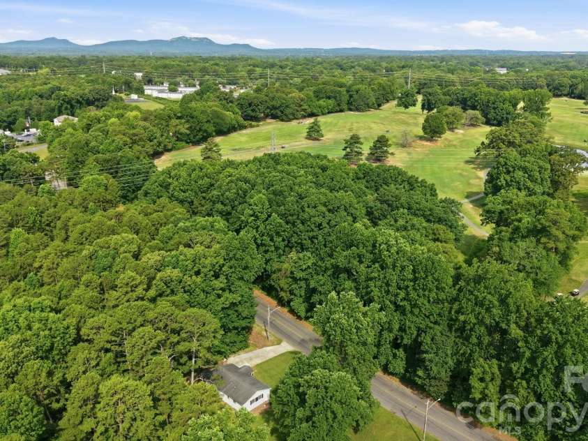 667 Niblick Drive, Gastonia, NC 28054.  MLS# CAR4398942, YatesRealty ID 34761. 