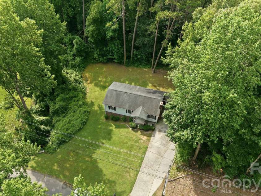 667 Niblick Drive, Gastonia, NC 28054.  MLS# CAR4398942, YatesRealty ID 34761. 