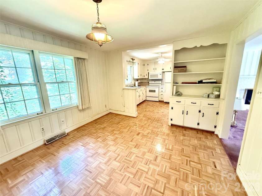 821 Burnley Road, Charlotte, NC 28210.  MLS# CAR4372249, YatesRealty ID 34762. 