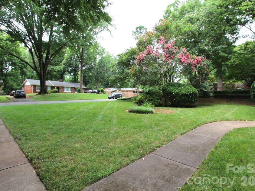 821 Burnley Road, Charlotte, NC 28210.  MLS# CAR4372249, YatesRealty ID 34762. 