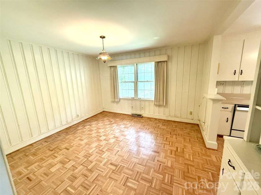 821 Burnley Road, Charlotte, NC 28210.  MLS# CAR4372249, YatesRealty ID 34762. Large Dining Room