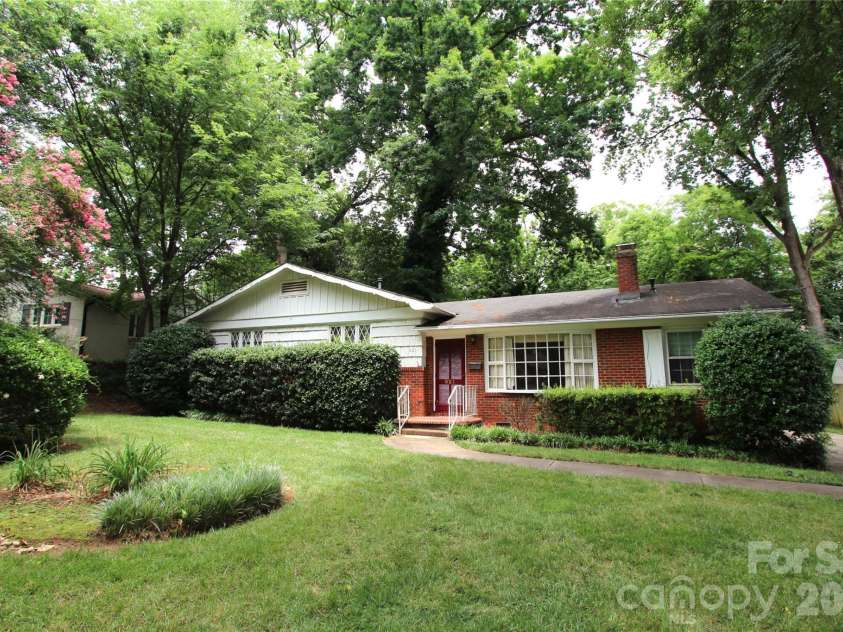821 Burnley Road, Charlotte, NC 28210.  MLS# CAR4372249, YatesRealty ID 34762. Level .36 acre lot