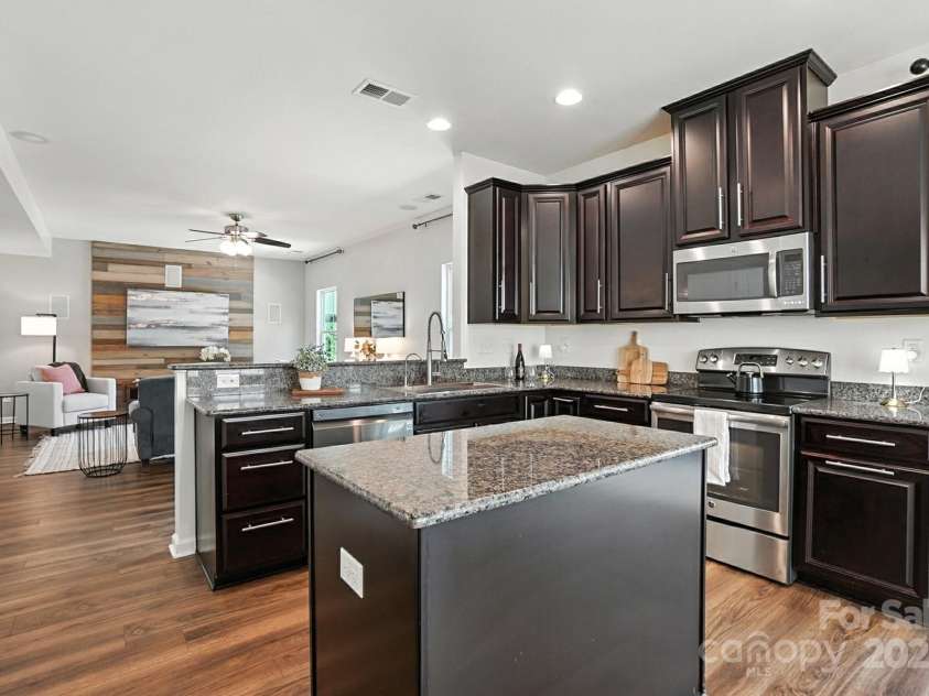 2042 Hamil Ridge Drive, Waxhaw, NC 28173.  MLS# CAR4289147, YatesRealty ID 34763. 