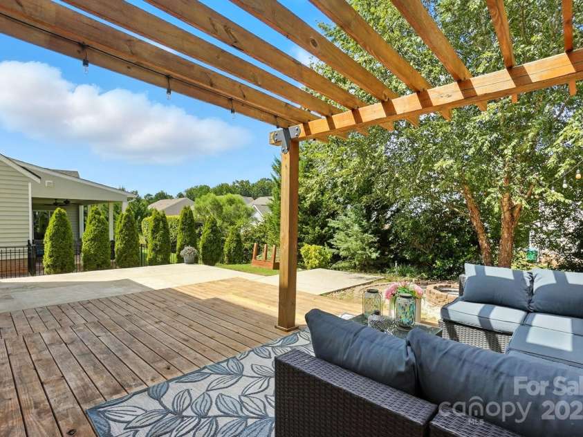 2042 Hamil Ridge Drive, Waxhaw, NC 28173.  MLS# CAR4289147, YatesRealty ID 34763. 